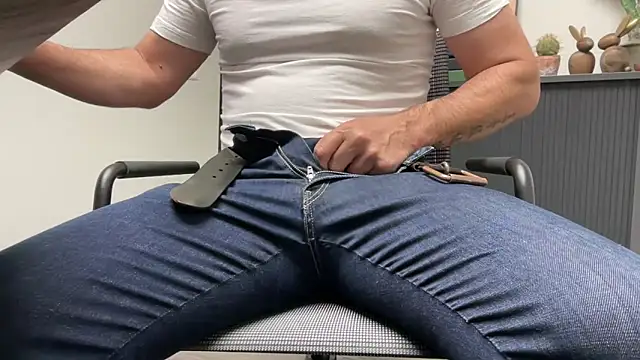 Snapshot of harrys74 chatting on October 2025 12:37:02 PM harrys74 online show from October 2025 12:37:02 PM