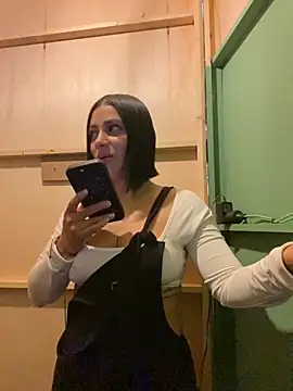 AlannaEvons online show from December 2025 06:36:02 PM