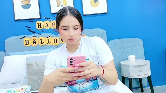 Ashley Evans22 online show from October 2025 08:18:01 PM