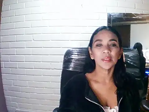 MiiaVelasquez online show from November 2025 04:23:02 AM
