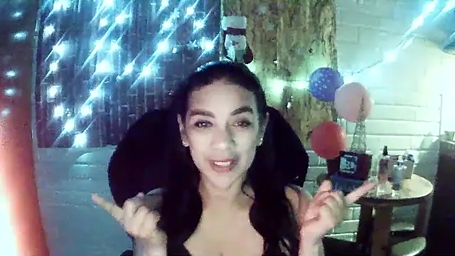 MiiaVelasquez online show from December 2025 05:13:01 AM