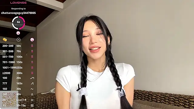 Snapshot of LezlieGreet chatting on November 2025 04:13:02 AM LezlieGreet online show from November 2025 04:13:02 AM