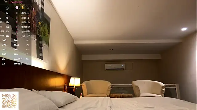 Snapshot of LezlieGreet chatting on November 2025 04:12:01 AM LezlieGreet online show from November 2025 04:12:01 AM