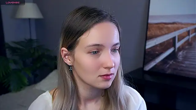 HongTomczak online show from September 2025 07:21:02 AM