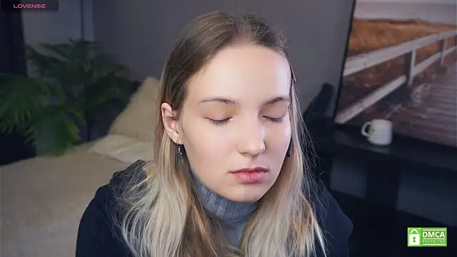 HongTomczak online show from September 2025 07:10:01 AM