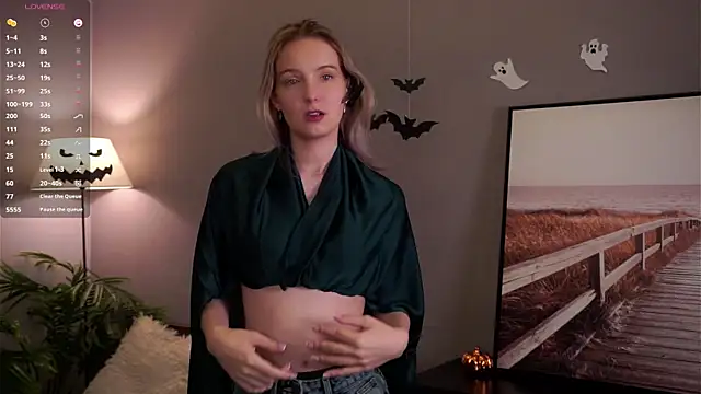 HongTomczak online show from November 2025 10:10:02 AM