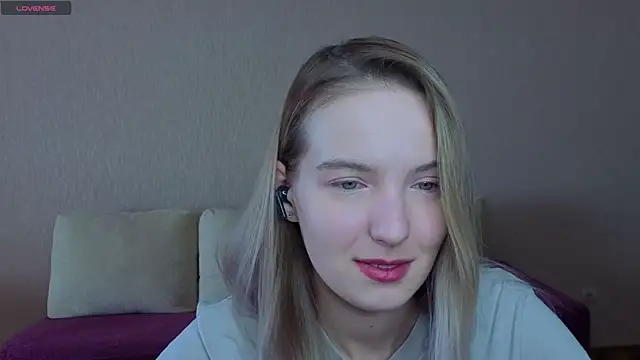 Snapshot of HongTomczak chatting on March 2026 07:44:01 AM HongTomczak online show from March 2026 07:44:01 AM