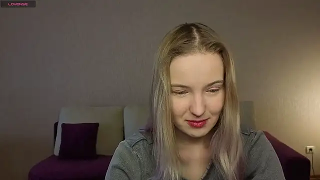 Snapshot of HongTomczak chatting on April 2026 07:47:02 AM HongTomczak online show from April 2026 07:47:02 AM