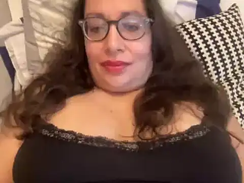 RosaFreya online show from September 2025 11:03:01 AM