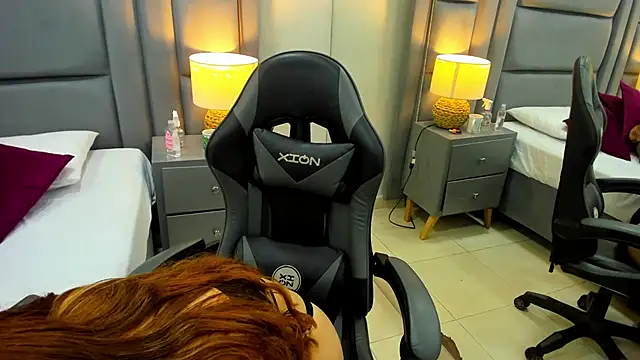 Snapshot of EimmyJones chatting on September 2025 03:52:02 AM EimmyJones online show from September 2025 03:52:02 AM