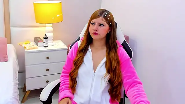 Snapshot of EimmyJones chatting on October 2025 03:03:02 AM EimmyJones online show from October 2025 03:03:02 AM