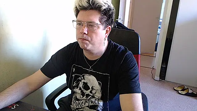 blueandwhite1 online show from December 2024 11:15:02 AM