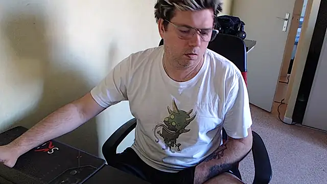 blueandwhite1 online show from January 2025 03:29:01 PM