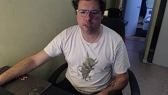 blueandwhite1 online show from January 2025 08:52:01 AM