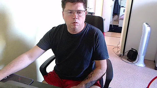 blueandwhite1 online show from October 2025 02:29:01 PM