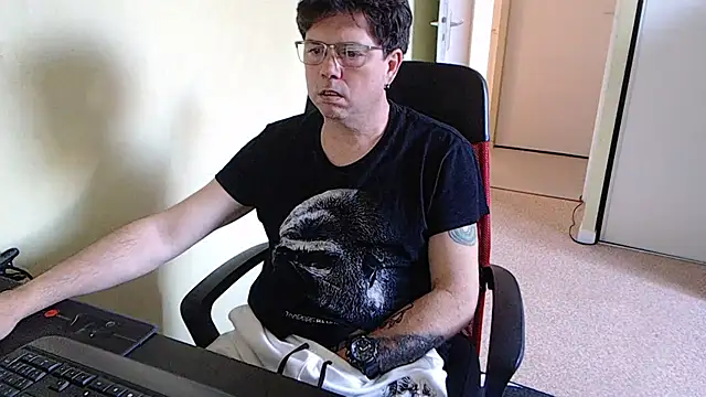 blueandwhite1 online show from March 2026 04:44:02 PM