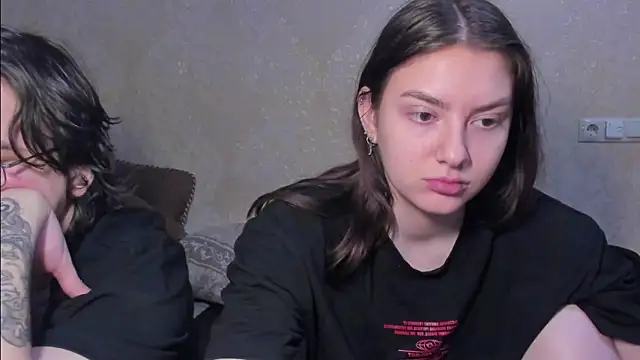 Snapshot of muuur_fam chatting on December 2025 09:31:02 PM muuur fam online show from December 2025 09:31:02 PM