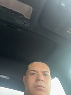 YadielPublic online show from October 2025 08:00:02 PM