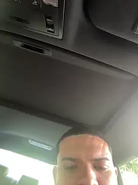 YadielPublic online show from November 2025 04:36:01 PM