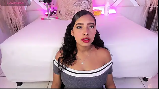 Zoe-Johnson  online show from May 2026 09:45:02 PM