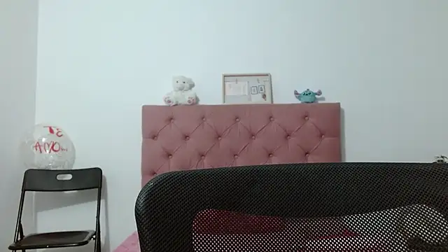 Snapshot of Sara_f_W chatting on December 2025 01:22:02 AM Sara f W online show from December 2025 01:22:02 AM