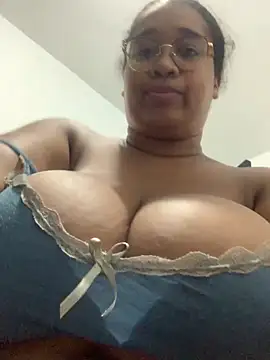 Snapshot of Yera_brown69 chatting on December 2025 01:22:01 AM Yera brown69 online show from December 2025 01:22:01 AM