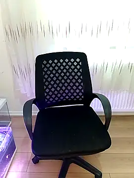 Snapshot of Ozi1910 chatting on November 2025 11:43:01 AM Ozi1910 online show from November 2025 11:43:01 AM