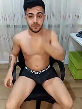 Snapshot of Ozi1910 chatting on November 2025 10:20:02 PM Ozi1910 online show from November 2025 10:20:02 PM