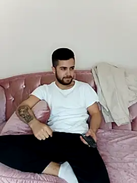 Snapshot of Ozi1910 chatting on December 2025 07:12:01 AM Ozi1910 online show from December 2025 07:12:01 AM