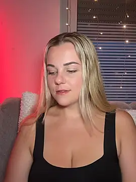 ItsLxsa online show from July 2026 08:15:02 PM