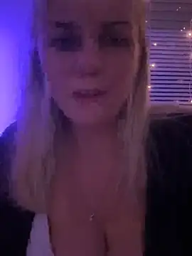 ItsLxsa online show from July 2026 08:45:02 PM