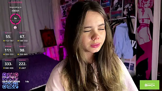 Snapshot of PinkiRay chatting on September 2025 04:28:01 PM PinkiRay online show from September 2025 04:28:01 PM