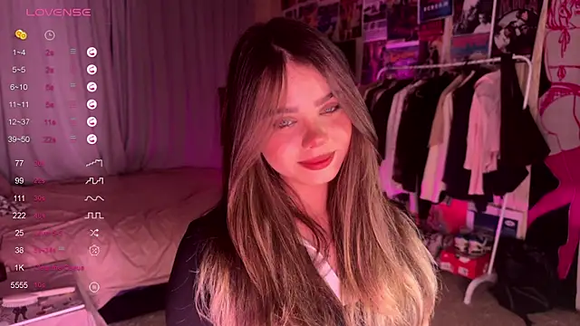 Snapshot of PinkiRay chatting on October 2025 05:41:02 PM PinkiRay online show from October 2025 05:41:02 PM