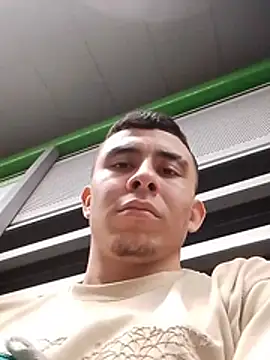 Snapshot of Eross_Santy chatting on February 2026 04:10:01 AM Eross Santy online show from February 2026 04:10:01 AM