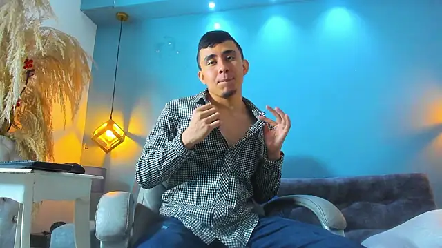 Snapshot of Eross_Santy chatting on February 2026 01:15:02 PM Eross Santy online show from February 2026 01:15:02 PM