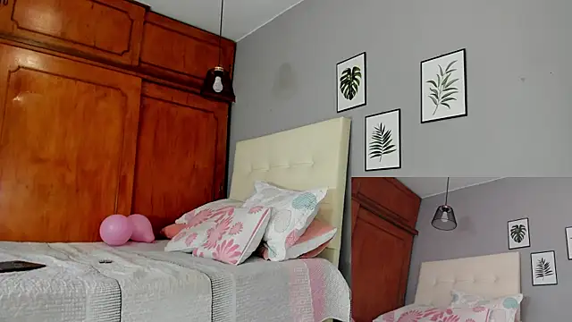 SophieW1 online show from October 2025 12:17:01 PM