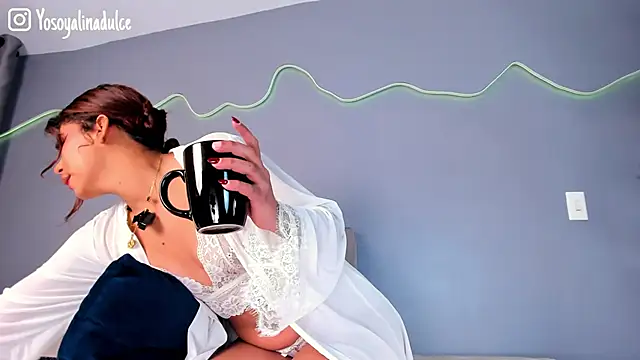 Snapshot of AlinaSweett_ chatting on October 2025 04:05:02 PM AlinaSweett online show from October 2025 04:05:02 PM