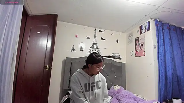 Megan Darcy online show from April 2026 07:05:02 PM