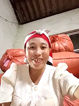 Snapshot of me-cute chatting on October 2025 11:24:01 AM me-cute online show from October 2025 11:24:01 AM