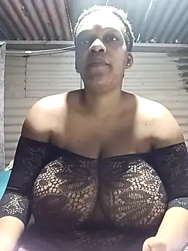 Snapshot of HappygalTheQueen chatting on October 2025 05:30:01 PM HappygalTheQueen online show from October 2025 05:30:01 PM