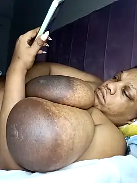 HappygalTheQueen online show from April 2026 08:43:02 PM