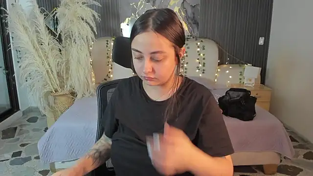 SarahCastro1  online show from February 2026 04:09:02 AM