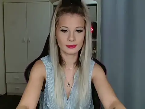 KristineGlow online show from October 2025 06:27:02 AM