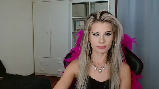 KristineGlow online show from October 2025 06:19:02 PM