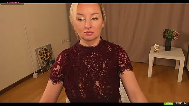 Snapshot of sexmom8 chatting on September 2025 09:31:02 AM sexmom8 online show from September 2025 09:31:02 AM