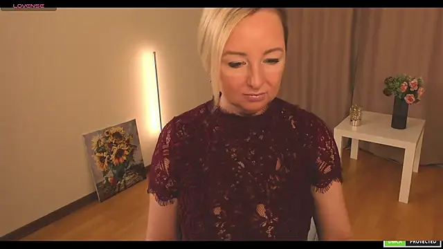 Snapshot of sexmom8 chatting on October 2025 09:22:02 AM sexmom8 online show from October 2025 09:22:02 AM