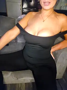 Snapshot of KissMeKylie chatting on December 2025 11:11:02 PM KissMeKylie online show from December 2025 11:11:02 PM