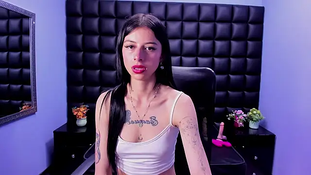 Snapshot of Dulce_Miaa_ chatting on October 2025 03:27:01 PM Dulce Miaa online show from October 2025 03:27:01 PM