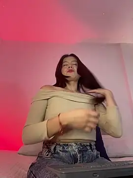 BrunnetAri  online show from May 2026 03:31:01 PM