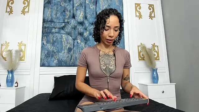 Snapshot of SilvanaOwen chatting on September 2025 11:23:02 AM SilvanaOwen online show from September 2025 11:23:02 AM